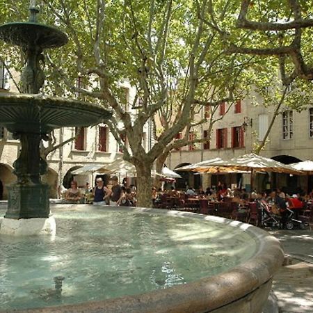 Chez Louis De Uzes Apartment ภายนอก รูปภาพ