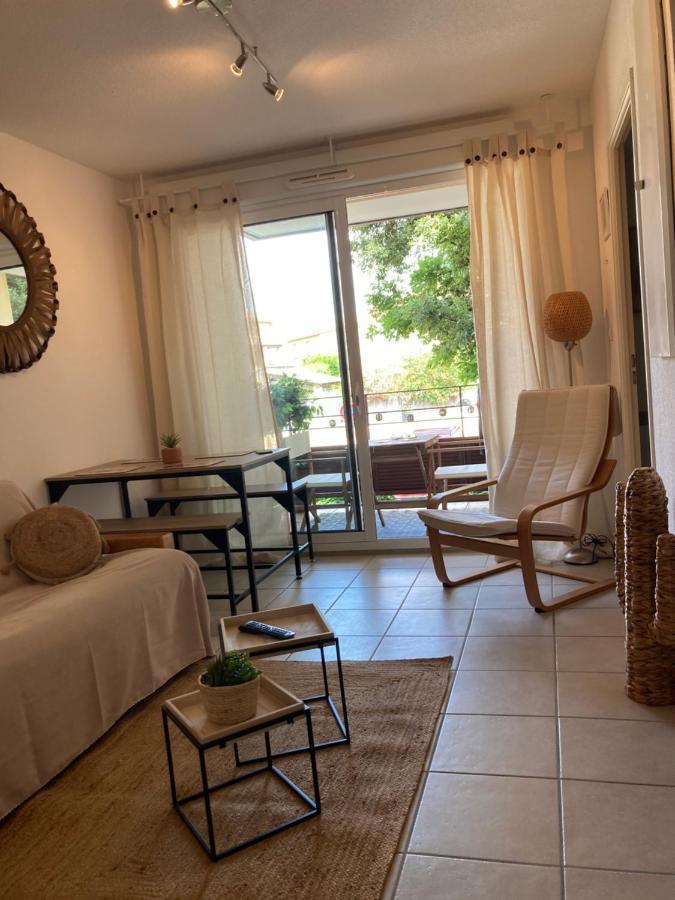 Chez Louis De Uzes Apartment ภายนอก รูปภาพ
