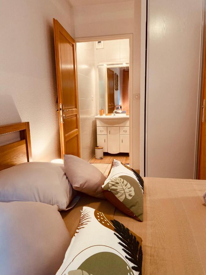 Chez Louis De Uzes Apartment ภายนอก รูปภาพ