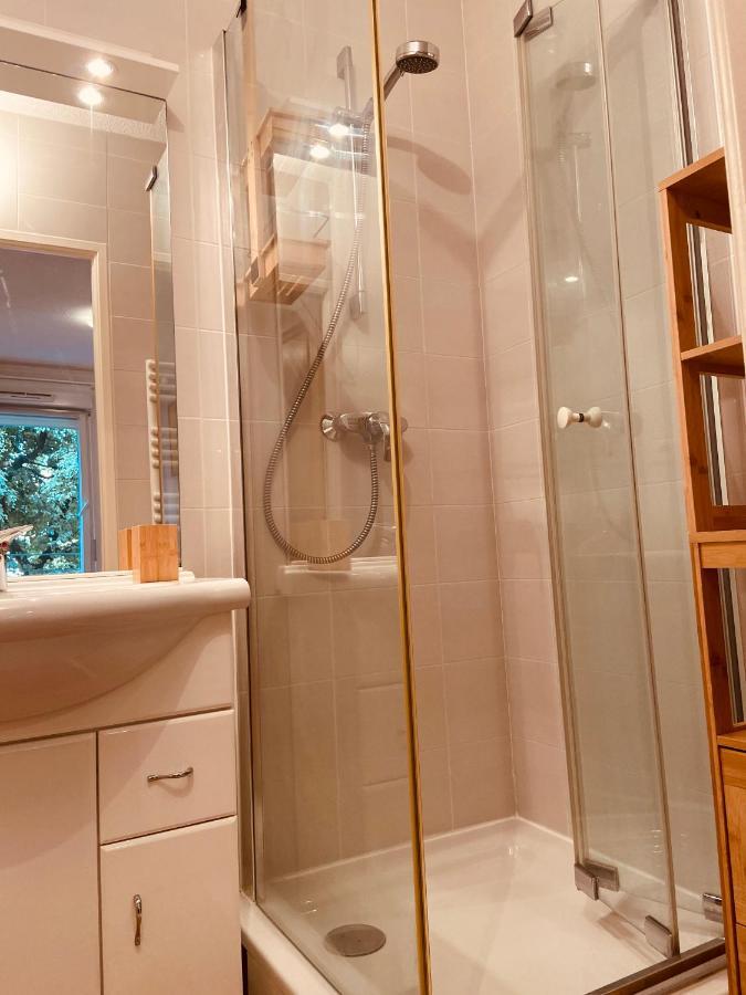 Chez Louis De Uzes Apartment ภายนอก รูปภาพ