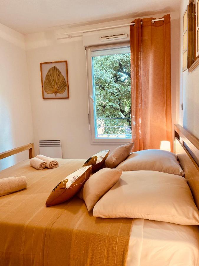 Chez Louis De Uzes Apartment ภายนอก รูปภาพ