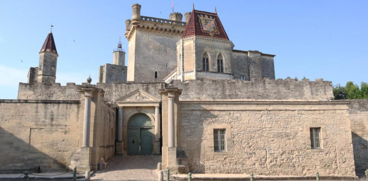 Chez Louis De Uzes Apartment ภายนอก รูปภาพ